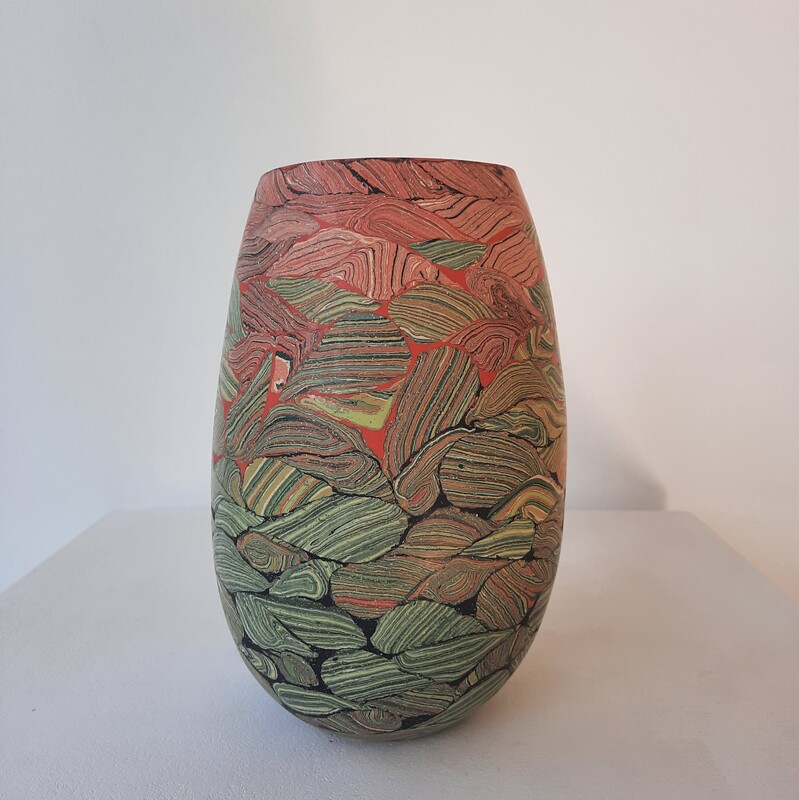 Dorothee Wenz - Leaves 2, 2025, eingefärbter Ton und Porzellan