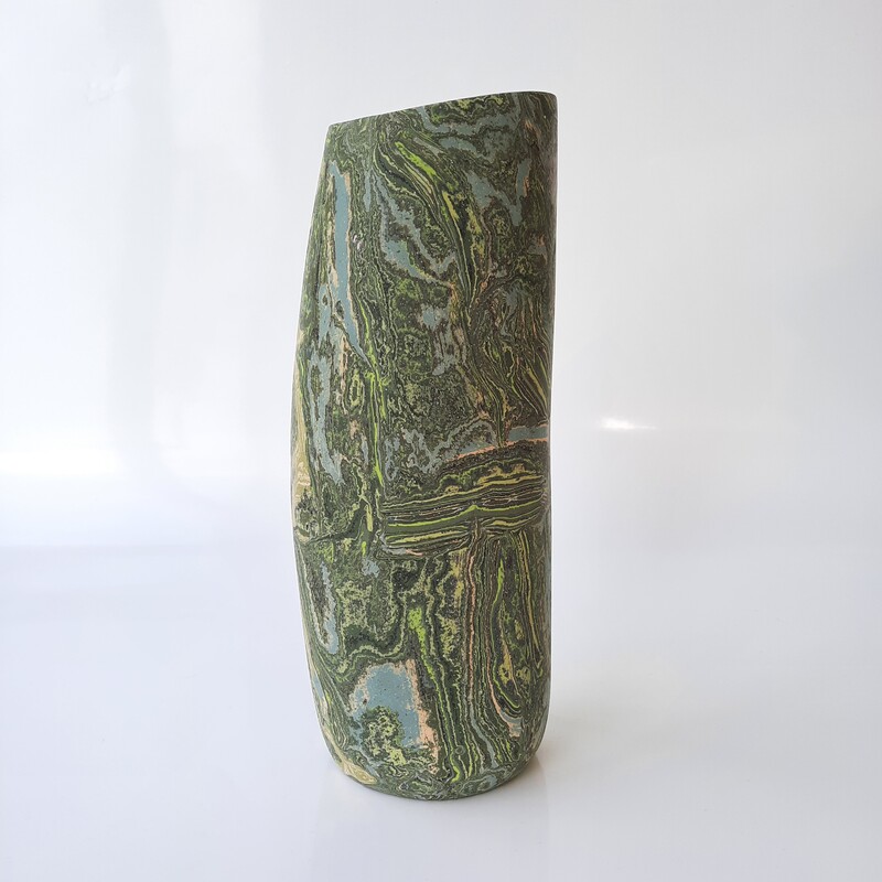 Dorothee Wenz - Verwoben, 2023, colored clay and porcelain