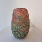 Dorothee Wenz - Leaves 2, 2025, eingefärbter Ton und Porzellan