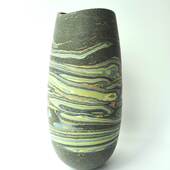 Dorothee Wenz - Mäander, 2023, eingefärbter Ton und Porzellan